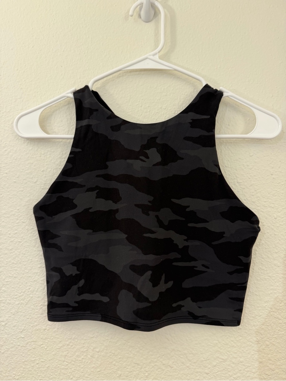 Athleta Black & Charcoal Camo Cropped Tank size S